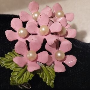 Vintage pink floral faux pearl centers brooch